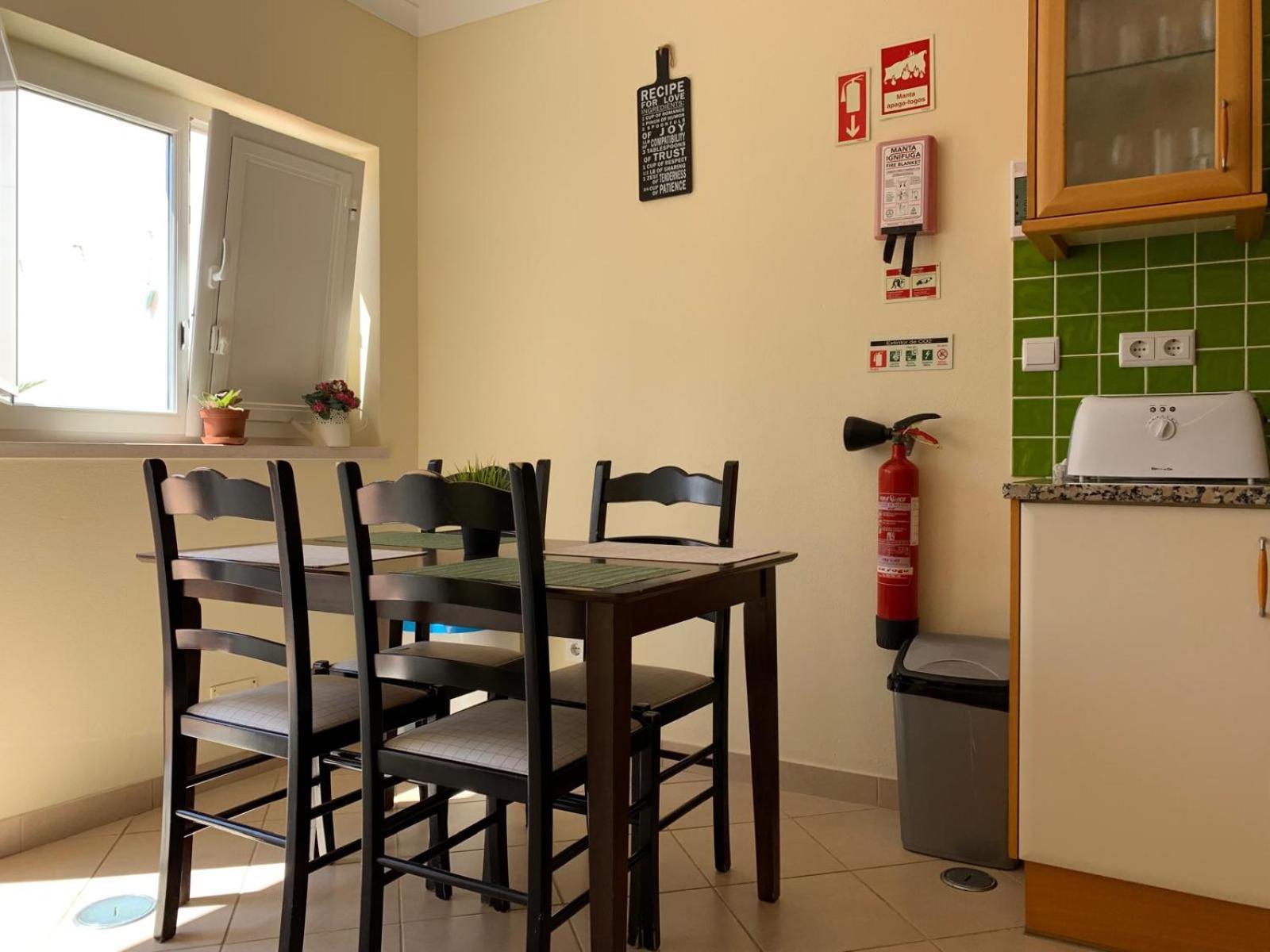 Blue Moon Guesthouse Lagos Ngoại thất bức ảnh