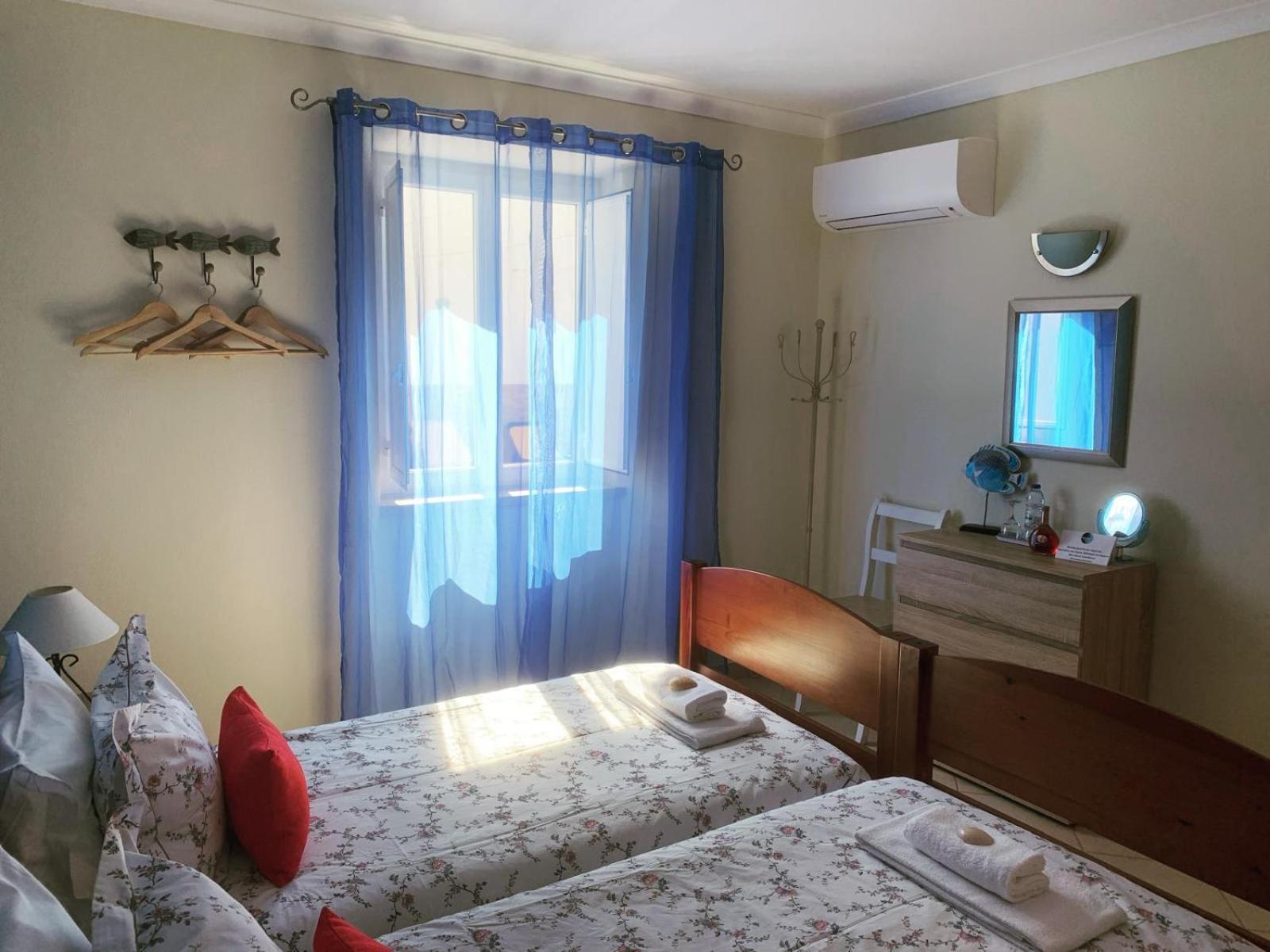 Blue Moon Guesthouse Lagos Ngoại thất bức ảnh