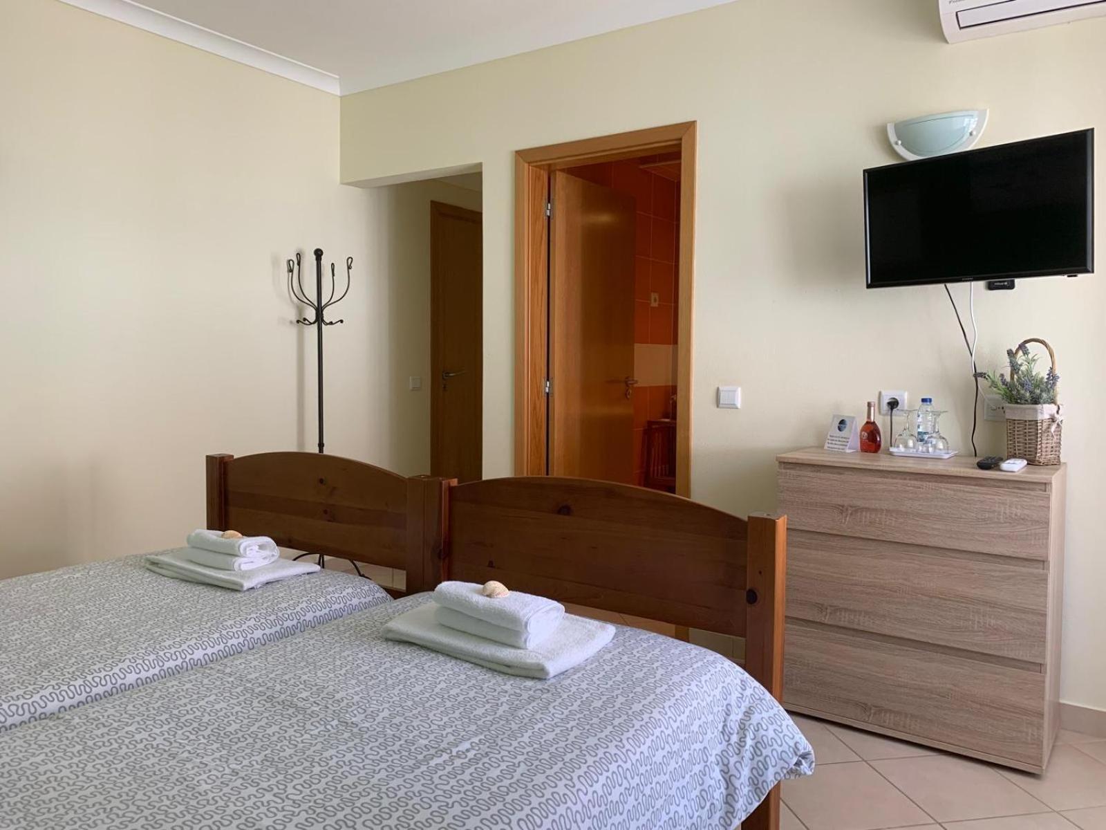 Blue Moon Guesthouse Lagos Ngoại thất bức ảnh