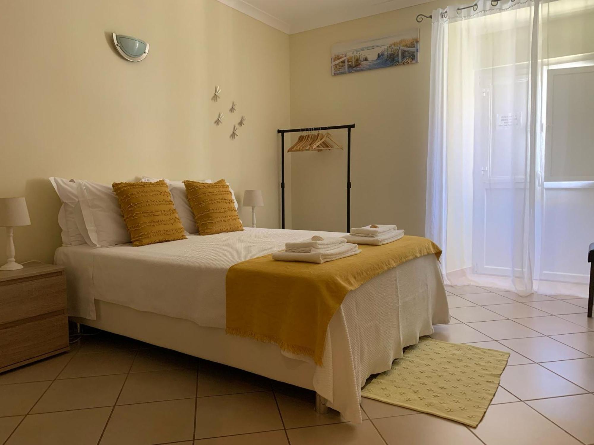 Blue Moon Guesthouse Lagos Ngoại thất bức ảnh