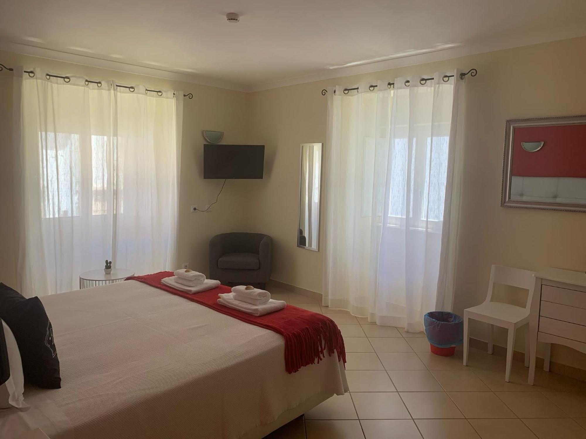 Blue Moon Guesthouse Lagos Ngoại thất bức ảnh
