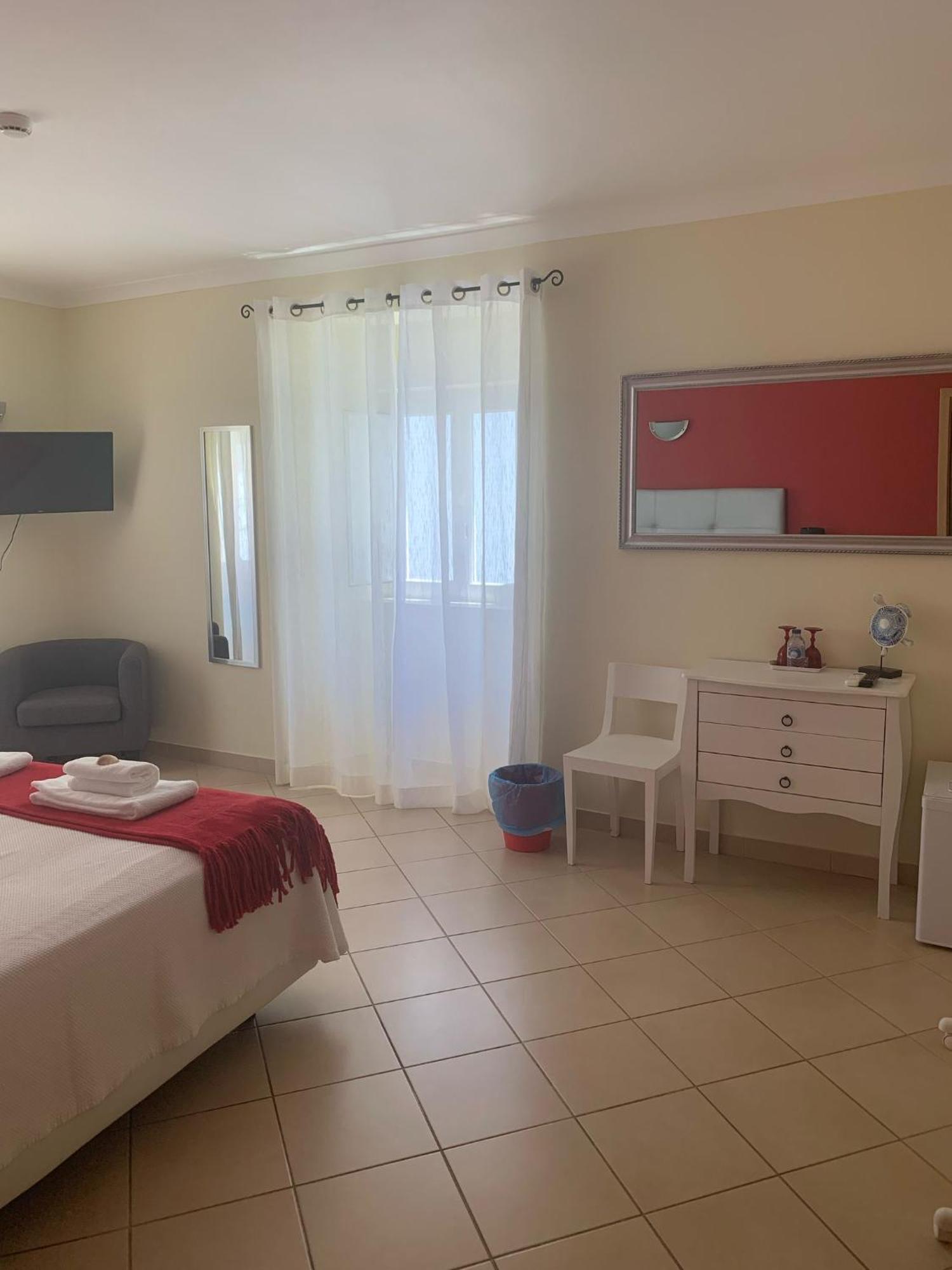 Blue Moon Guesthouse Lagos Ngoại thất bức ảnh